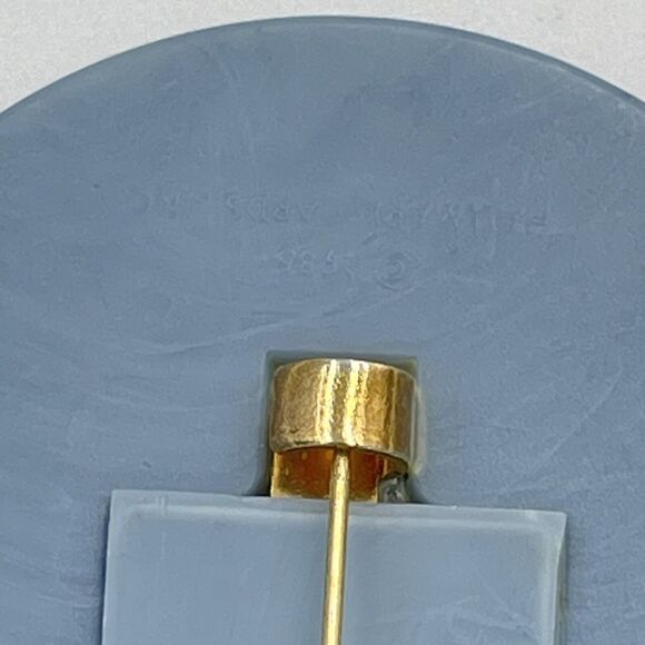 Vintage 1985 Hallmark Cards Snowflake Brooch Pin Blue White Winter Christmas - Picture 4 of 5